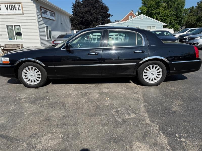 lincoln town car 2005 1LNHM81W15Y652669 image lincoln town car 2005 1LNHM81W15Y652669 image